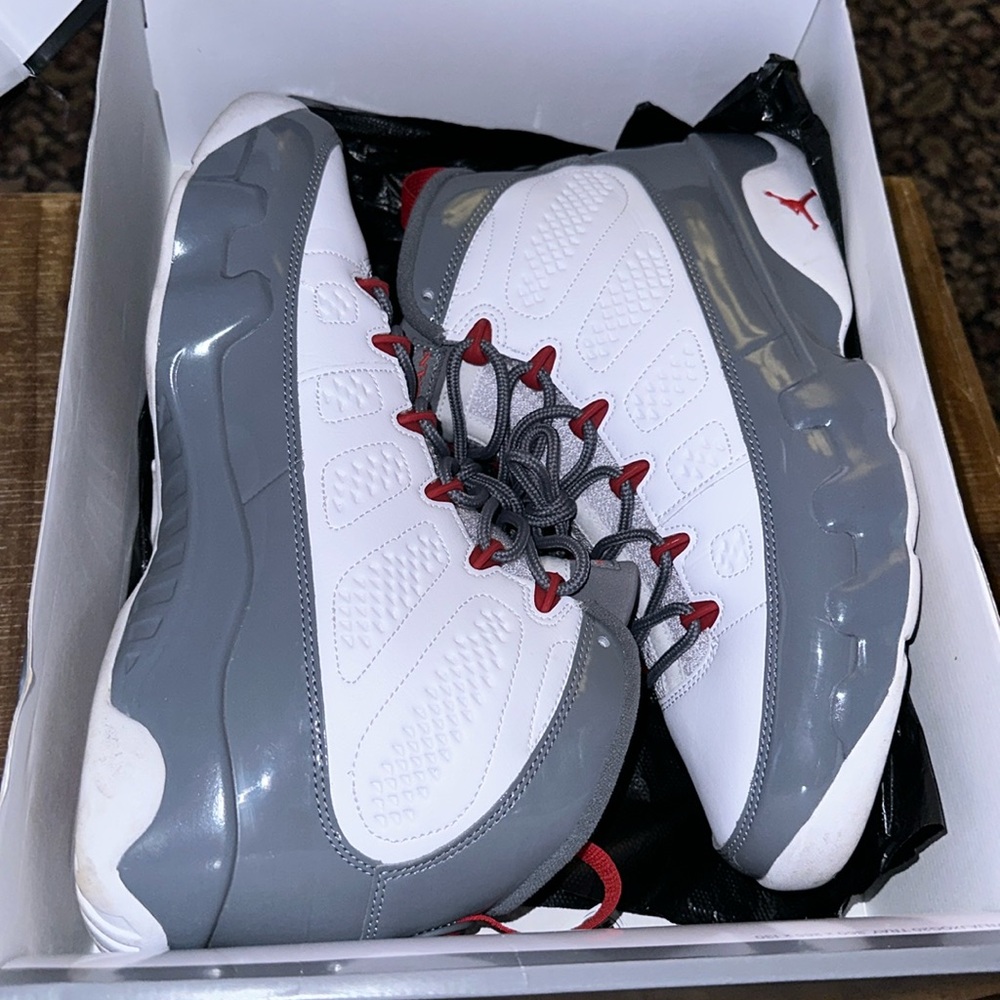 Jordan Retro 9 Fire Red worn a couple times, toe box is crease free.Box included
